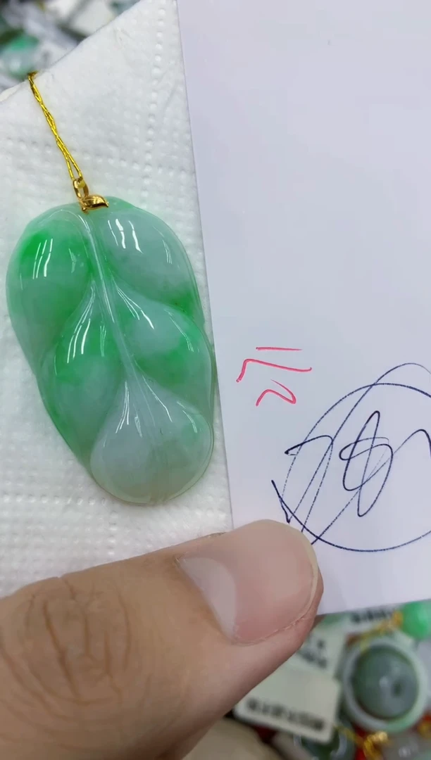 翡翠18K金镶嵌颈饰11111111111
