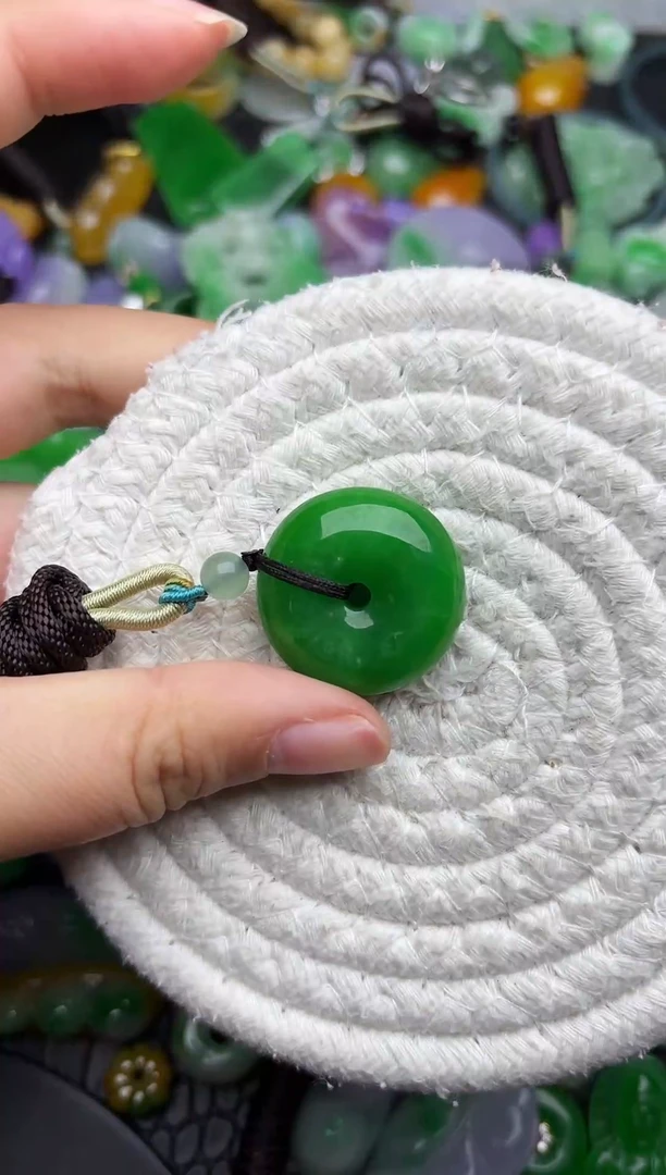 颈饰未镶嵌翡翠缅甸翡翠吊坠