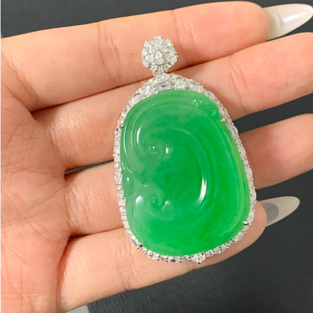 天然a货翡翠颈饰如意