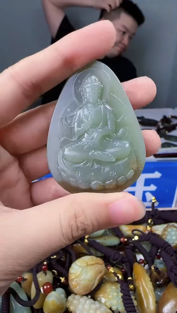 和田玉未镶嵌颈饰1