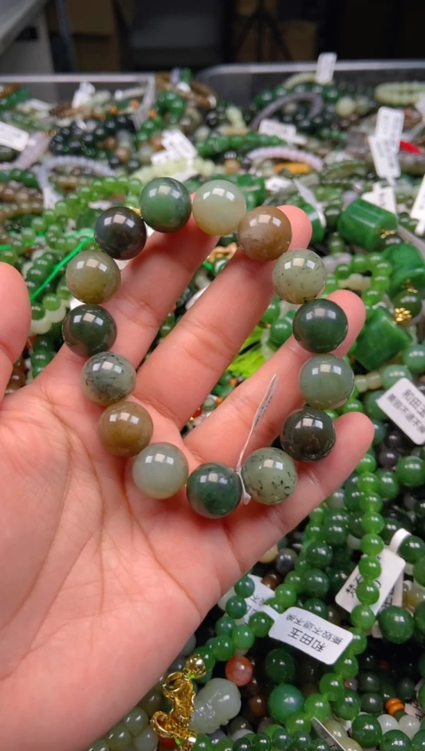 和田玉未镶嵌颈饰1