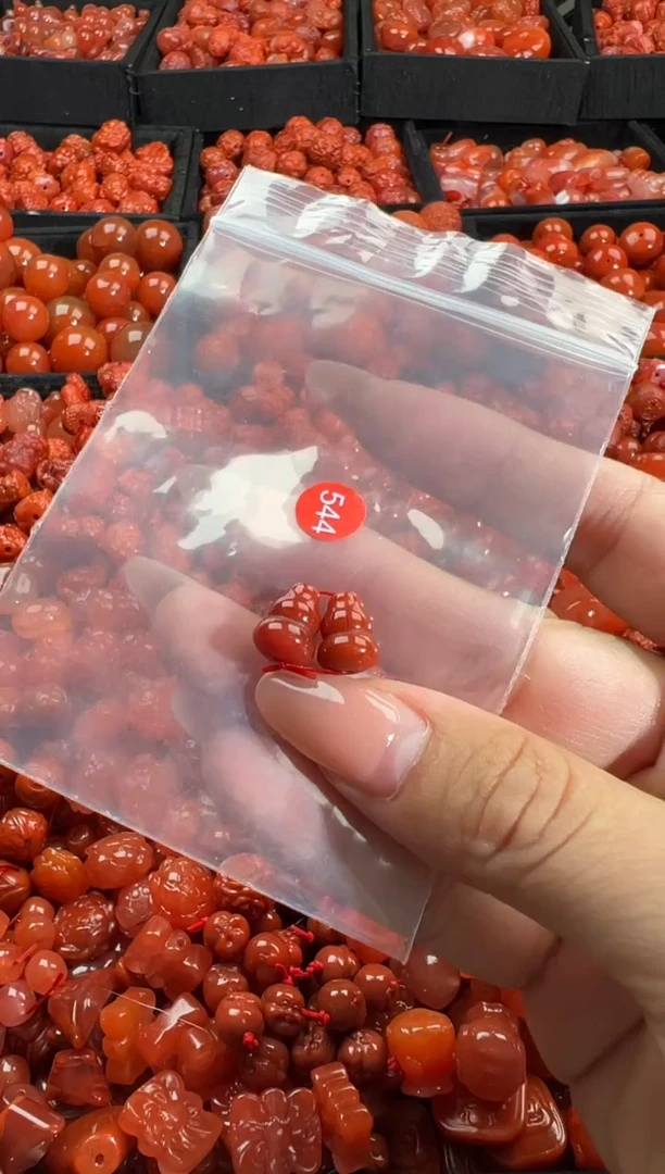 南红玛瑙未镶嵌颈饰1