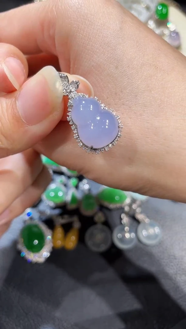 吊坠(不含链)18K金镶嵌翡翠葫芦