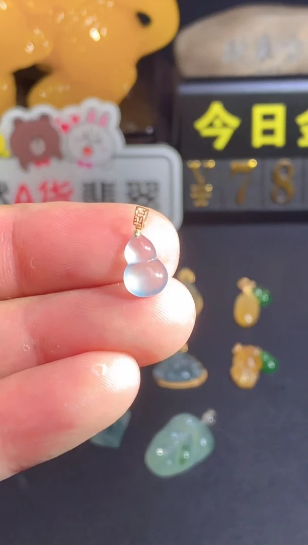 颈饰18K金镶嵌翡翠