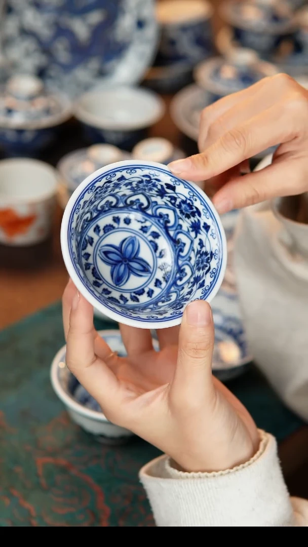 其他陶瓷内外满绘压手杯