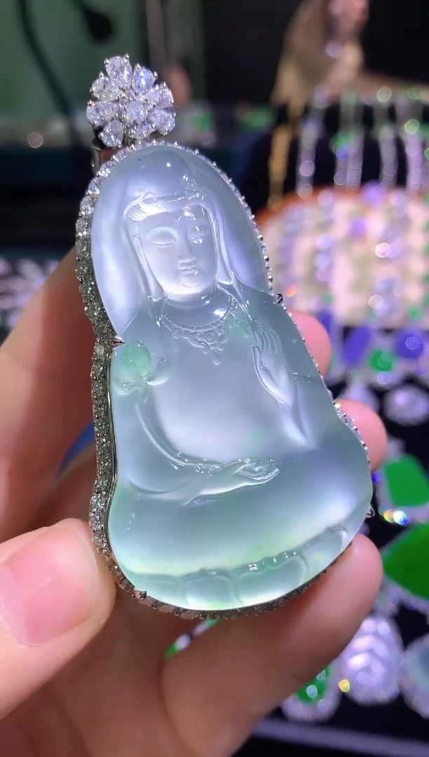 颈饰18K金镶嵌翡翠高冰玻起胶一刀切观音