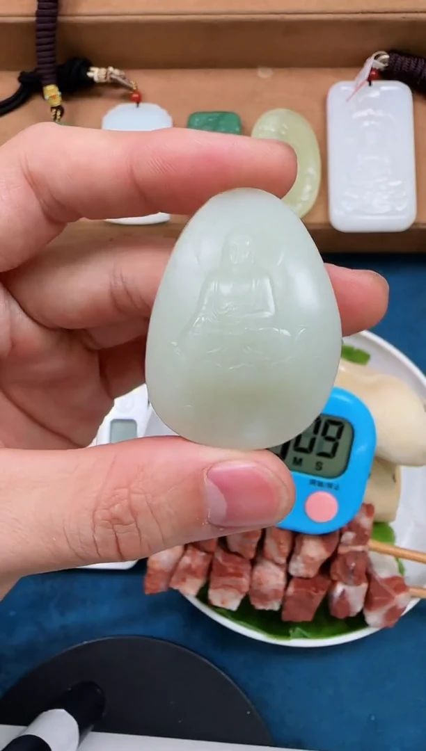 颈饰未镶嵌和田玉F*。吊坠