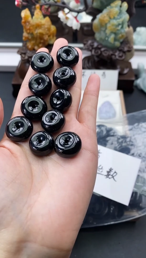 颈饰未镶嵌翡翠天然缅甸A货翡翠随机发一件