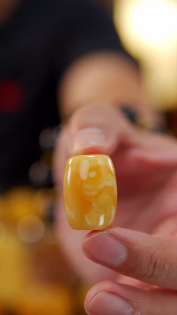 【闪购商品】蜜蜡颈饰未镶嵌8.86焦皮料桶珠