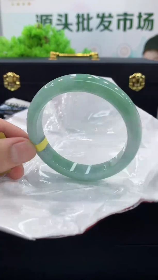 翡翠手镯未镶嵌手镯