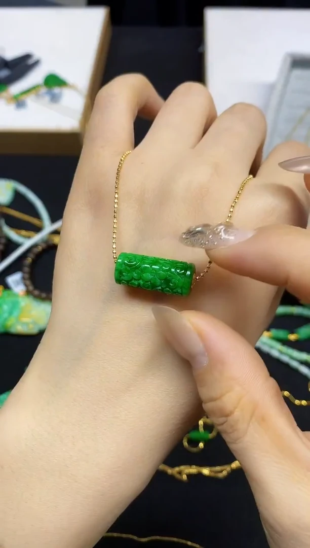 颈饰未镶嵌翡翠吊坠