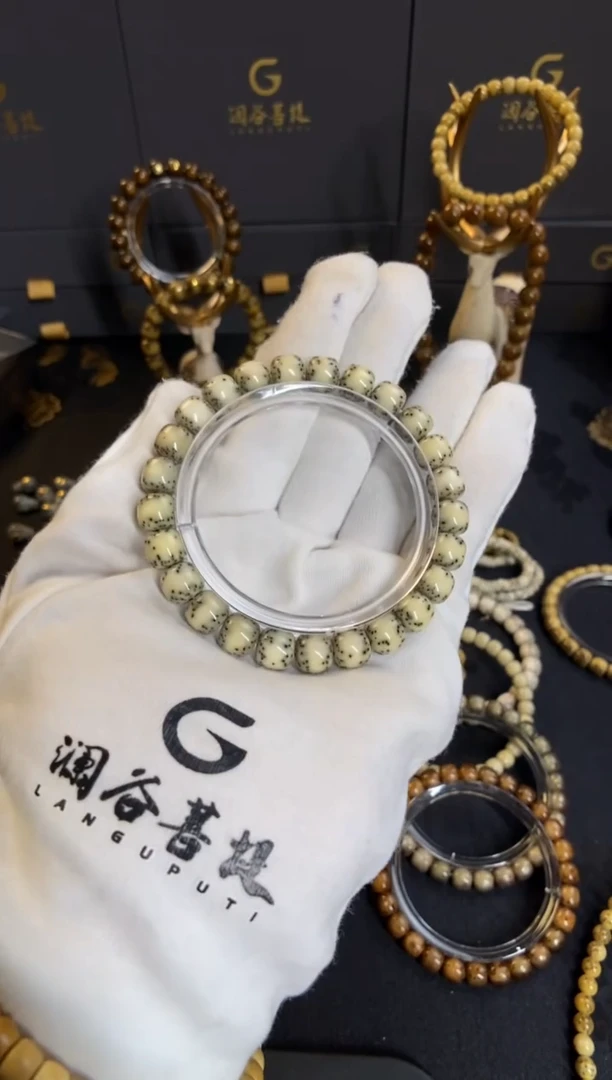 手串星月菩提9*8正月通体大留白