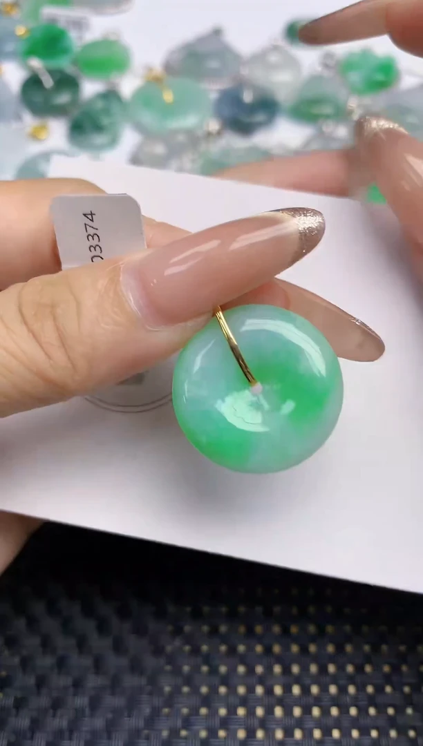 颈饰18K金镶嵌翡翠天然缅甸A货翡翠百元以上9元证书费自理