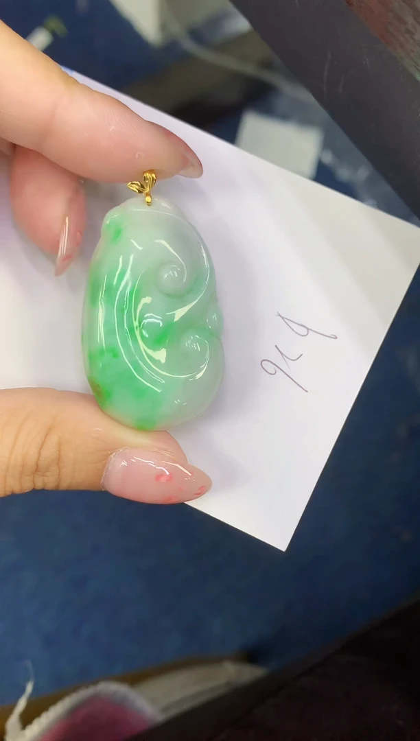 翡翠18K金镶嵌颈饰缅甸天然翡翠A货