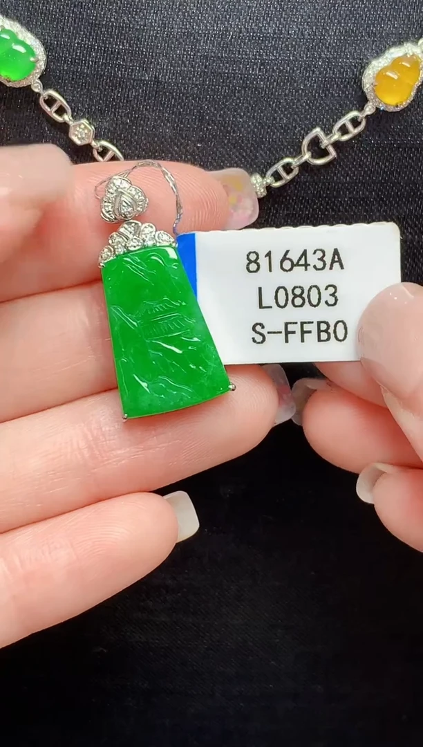 吊坠(不含链)18K金镶嵌翡翠L0803多样性发其一