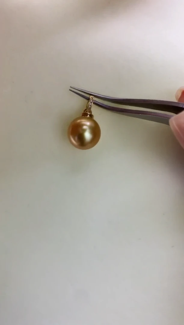 18K金镶嵌DA海水珍珠 金珠带钻吊坠12-13MM GD134