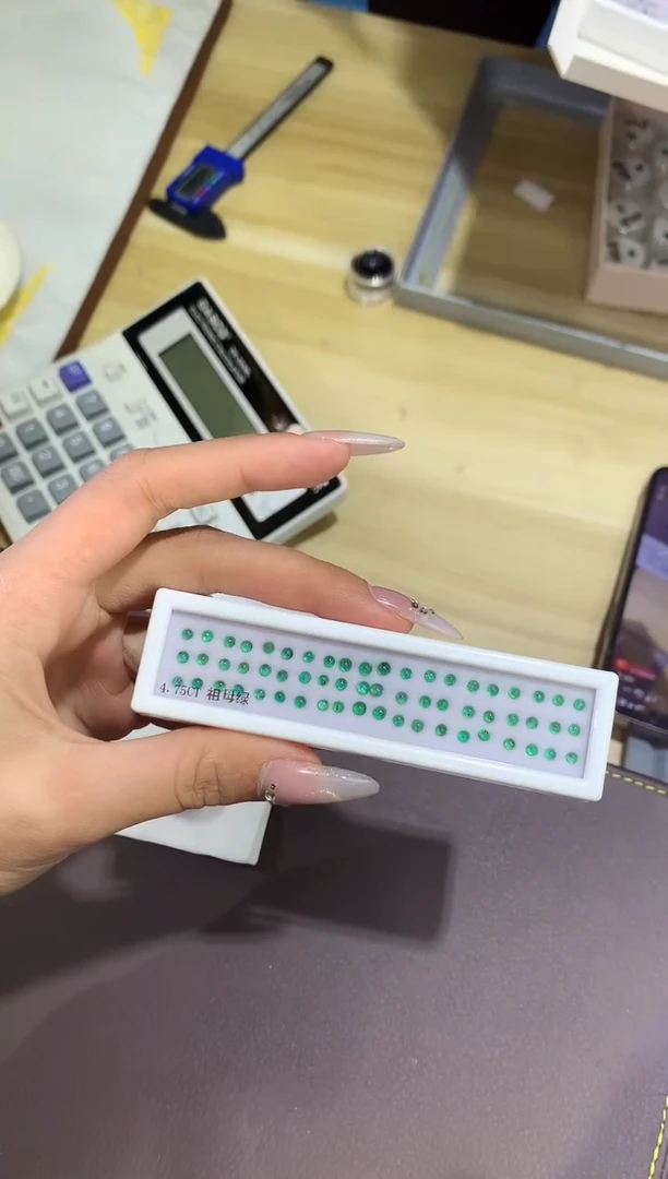 【闪购商品】祖母绿裸石未镶嵌062FL  4.75ct一盒发货