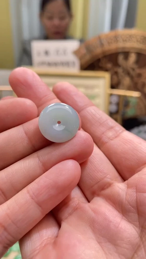 颈饰未镶嵌翡翠平安扣