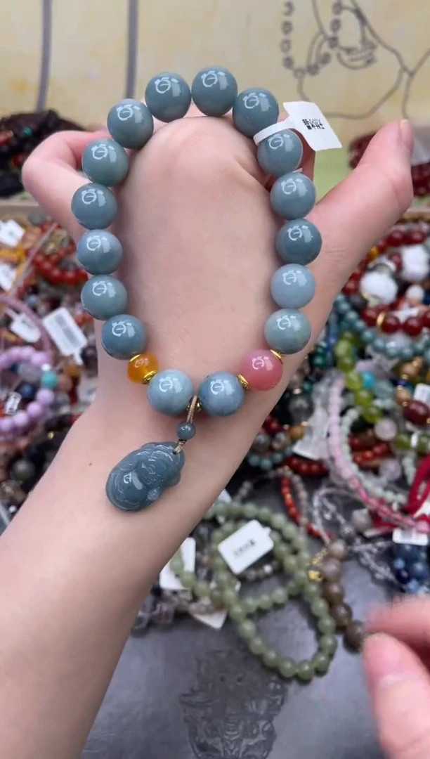 未镶嵌翡翠手饰311