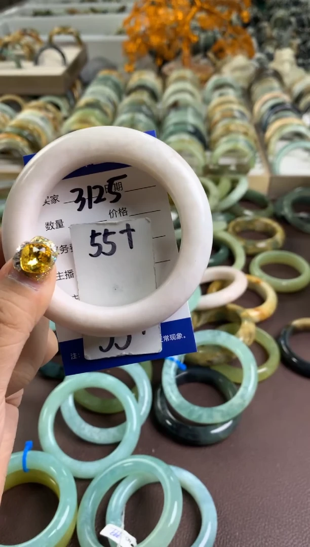 【闪购商品】蛇纹石玉手镯未镶嵌3125