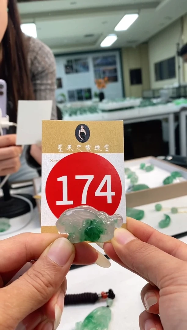 颈饰未镶嵌石英质玉向**?兔兔+174