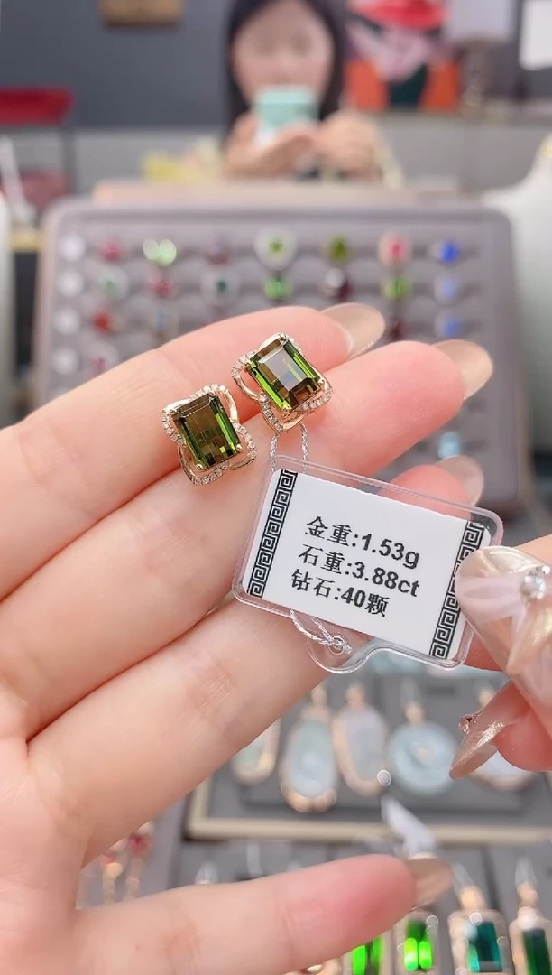 18K金镶嵌耳饰碧玺3.88   配钻