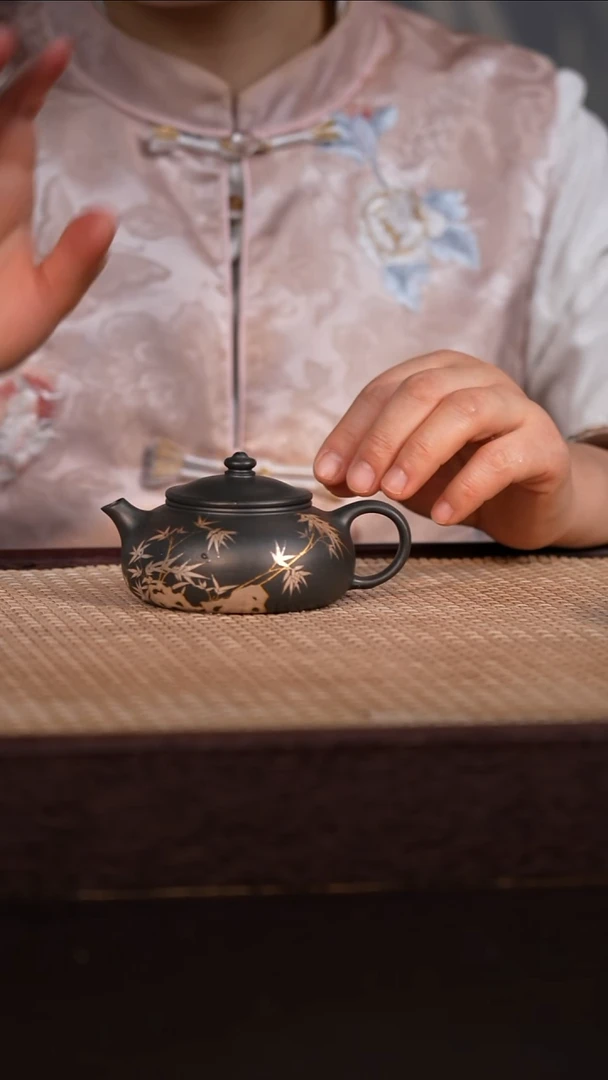 茶壶紫砂九龄君子兰 130cc