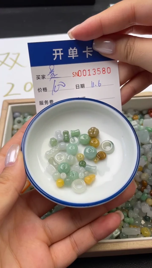 颈饰未镶嵌翡翠是**吖13580