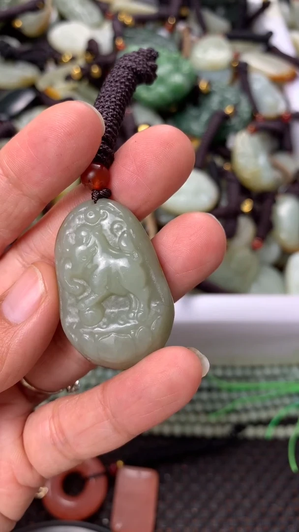 【闪购商品】和田玉颈饰未镶嵌多样性发货没有证书拍一发一有瑕