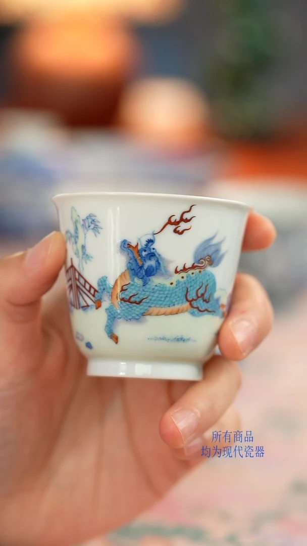 用****6望玉斗彩麒麟纹闻香杯