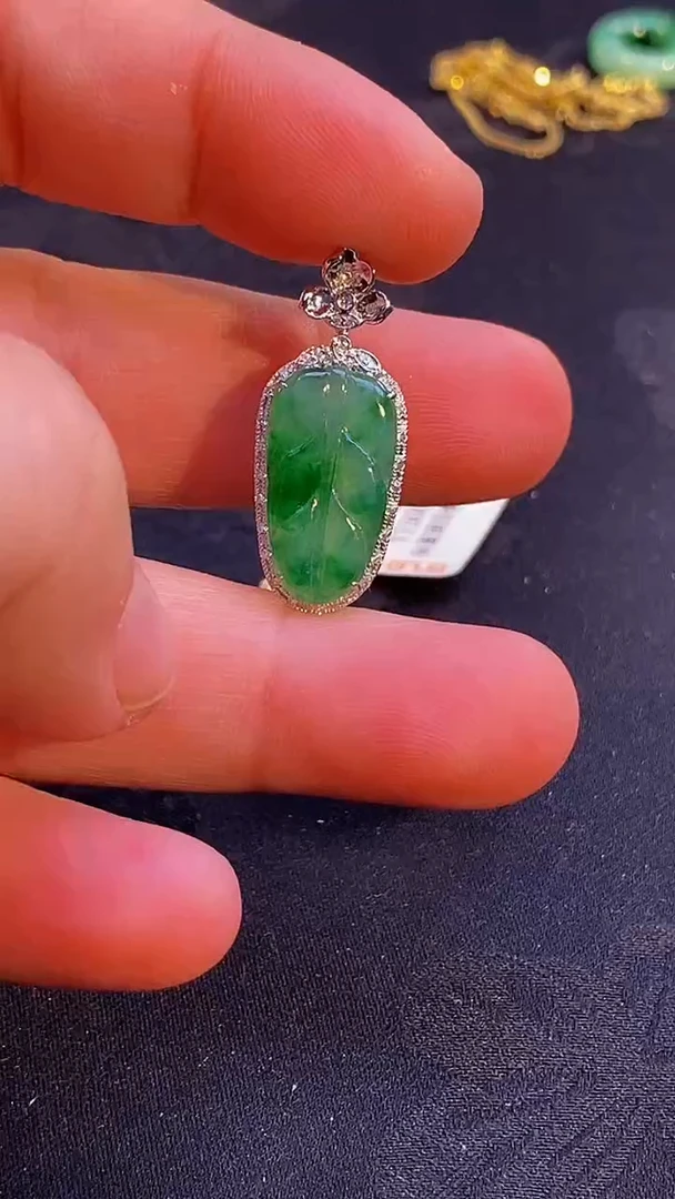 【闪购商品】翡翠颈饰18K金镶嵌吊坠