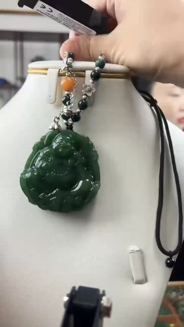 颈饰未镶嵌和田玉佛公