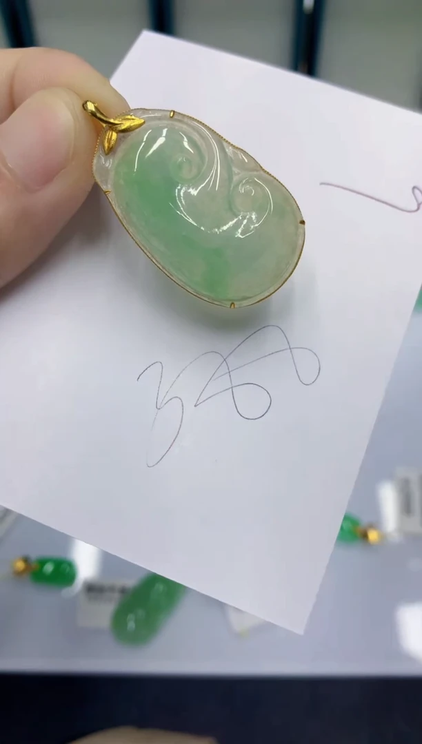 颈饰18K金镶嵌翡翠翡翠