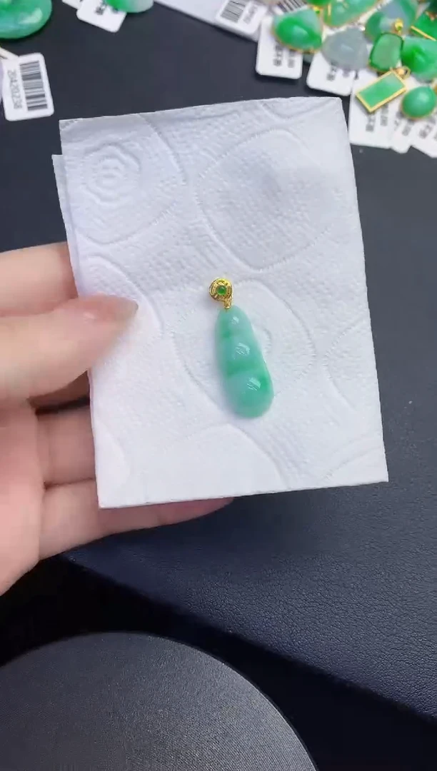 颈饰未镶嵌翡翠缅甸天然翡翠A货