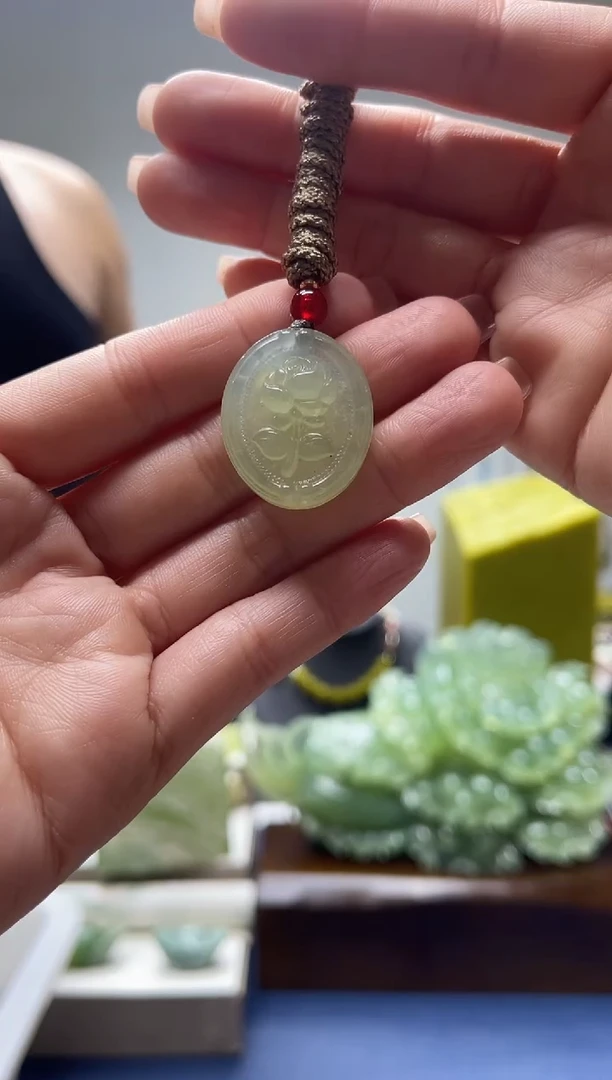 未镶嵌岫玉颈饰`