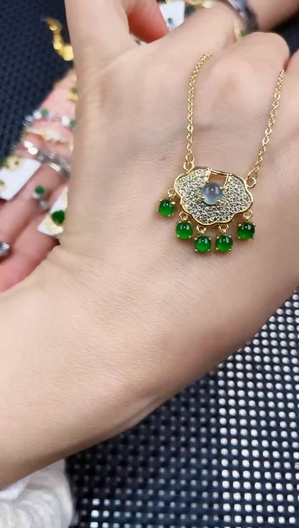 【闪购商品】翡翠颈饰未镶嵌111111111