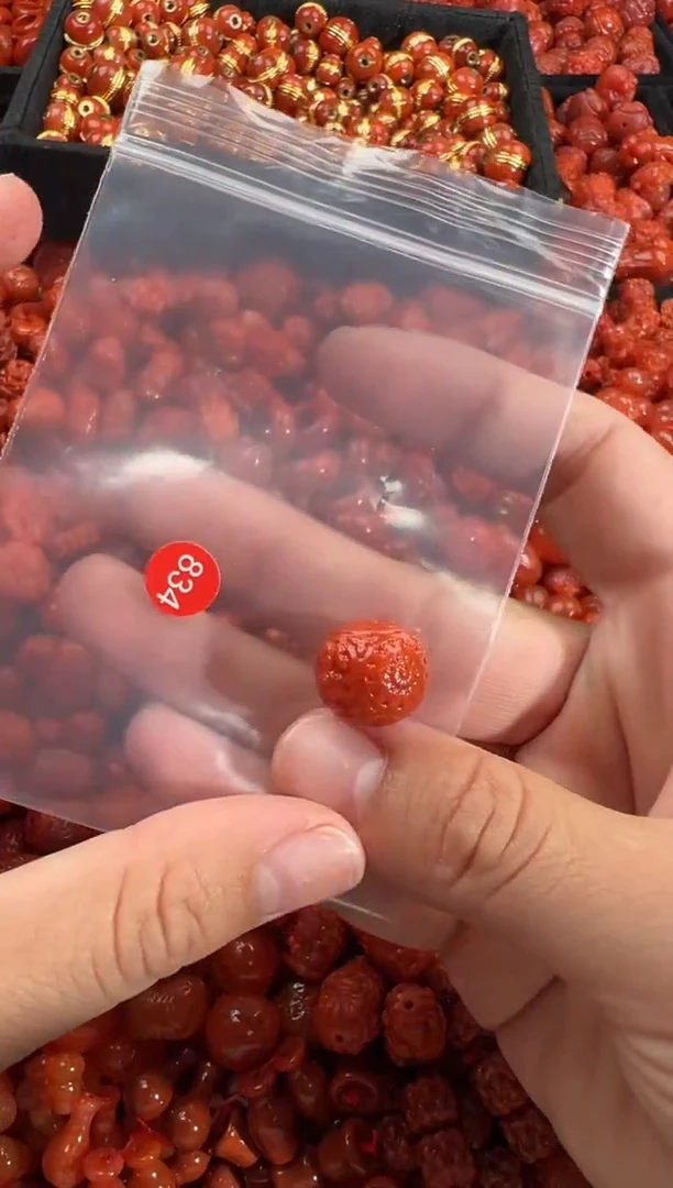 南红玛瑙未镶嵌颈饰1