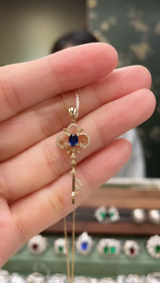 蓝宝石颈饰18K金镶嵌主石：0.37ct