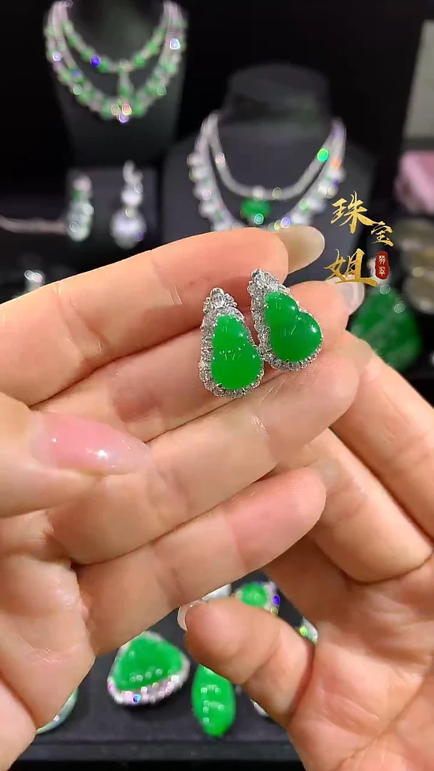 18K金镶嵌翡翠耳饰耳饰