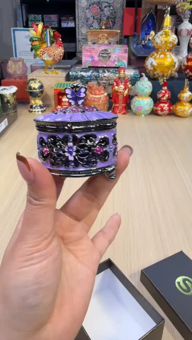 2七宝紫色蝴蝶圆盒