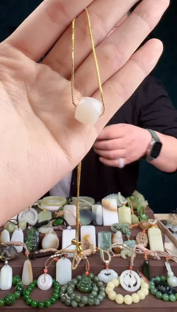 【闪购商品】和田玉颈饰18K金镶嵌ZZ 拍一发一 多样性发货