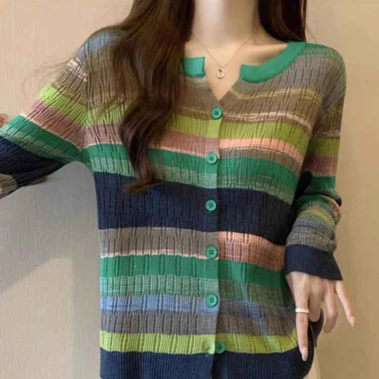 《妞妞》 新款彩虹条小V领减龄针织开衫 07095-1-绿色