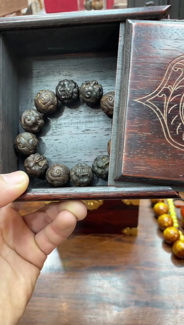 【闪购商品】木红貔貅造型手串带方盒