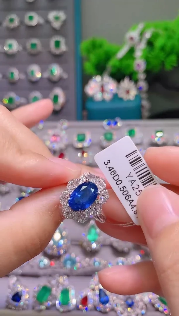 蓝宝石18K金戒指18K金镶嵌.