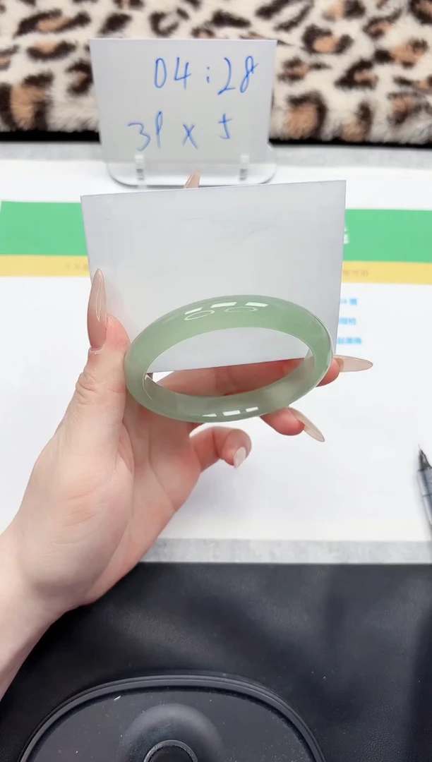 【闪购商品】石英质玉手镯未镶嵌9-58