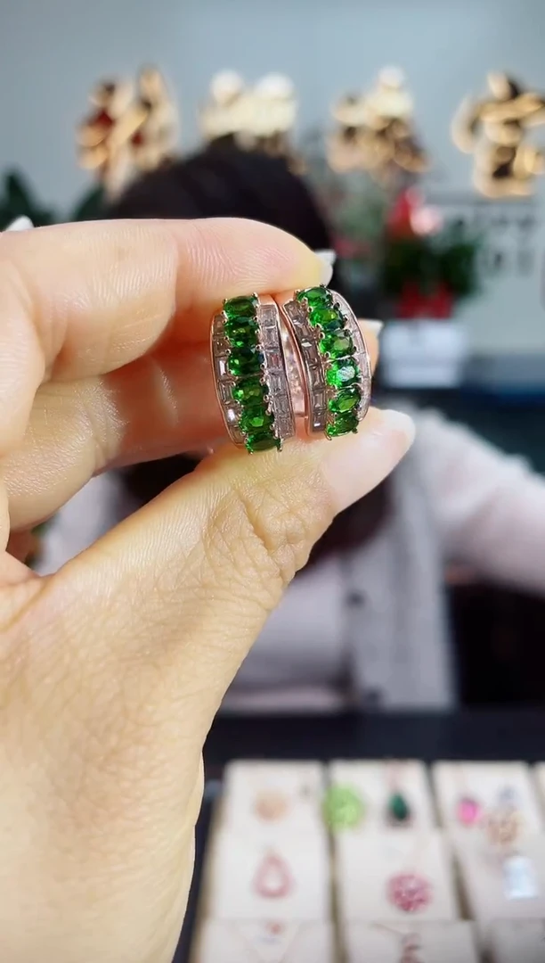 【闪购商品】透辉石耳饰银S925镶嵌耳饰