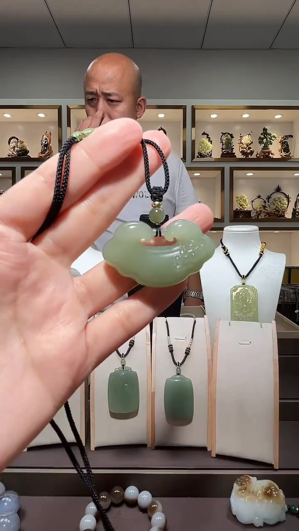 和田玉未镶嵌颈饰苏