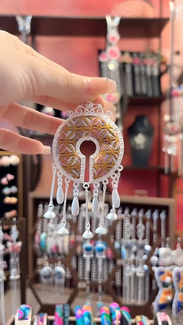 织绣云织谣民族风精美饰品  340