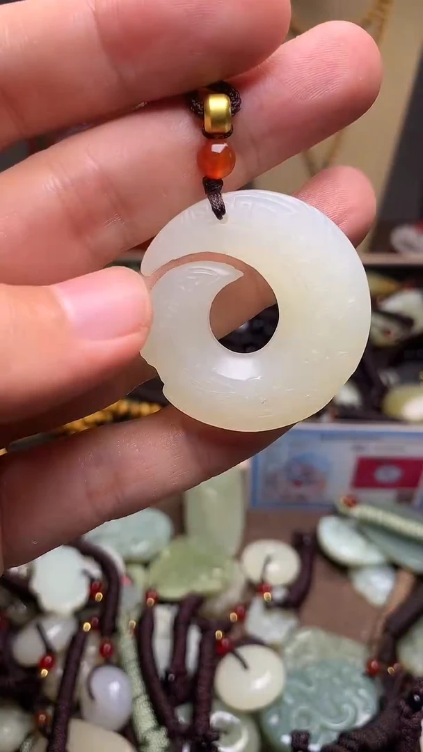 玉新疆料青海料清水时来运转吊坠