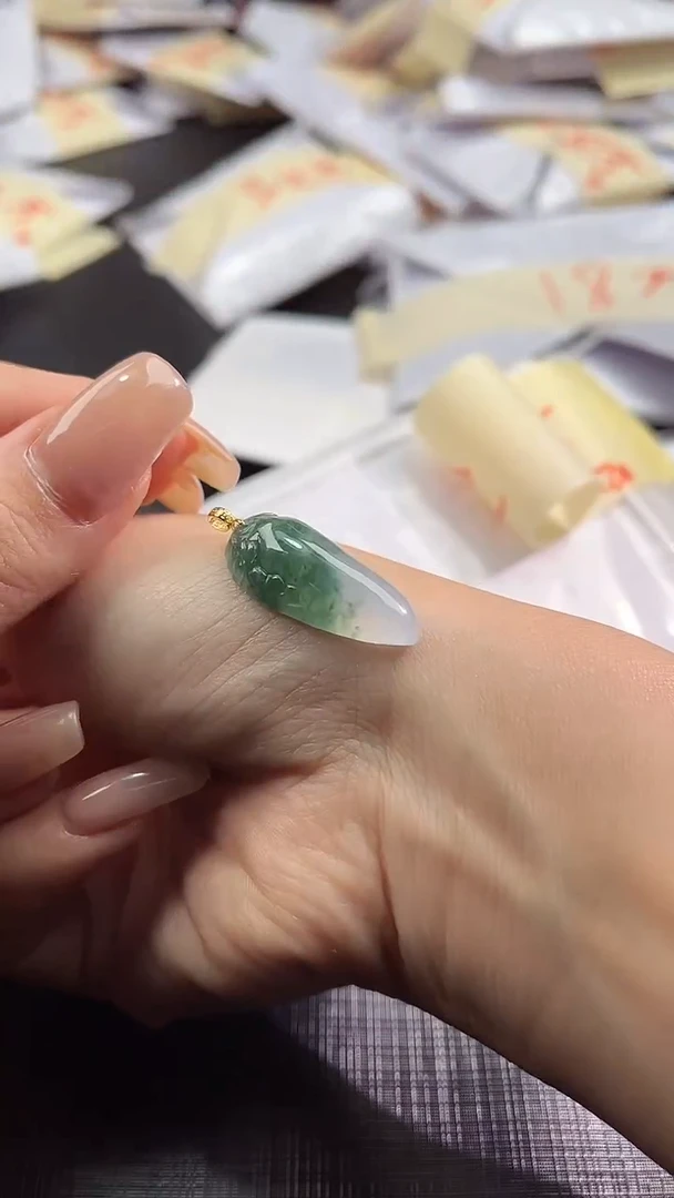 【闪购商品】翡翠颈饰18K金镶嵌100633745